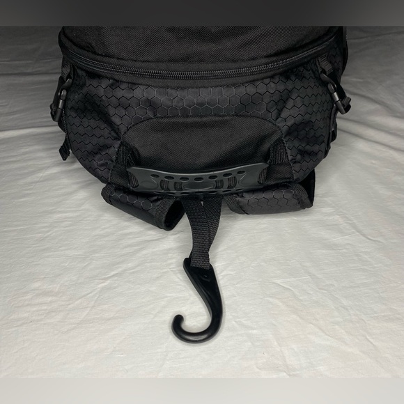 Marucci Baseball Or Softball Backpack Black Bag Great Shape Black Zippers Work - Picture 6 of 6